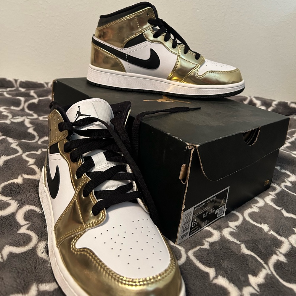 Air Jordan 1 Mid SE (GS)
